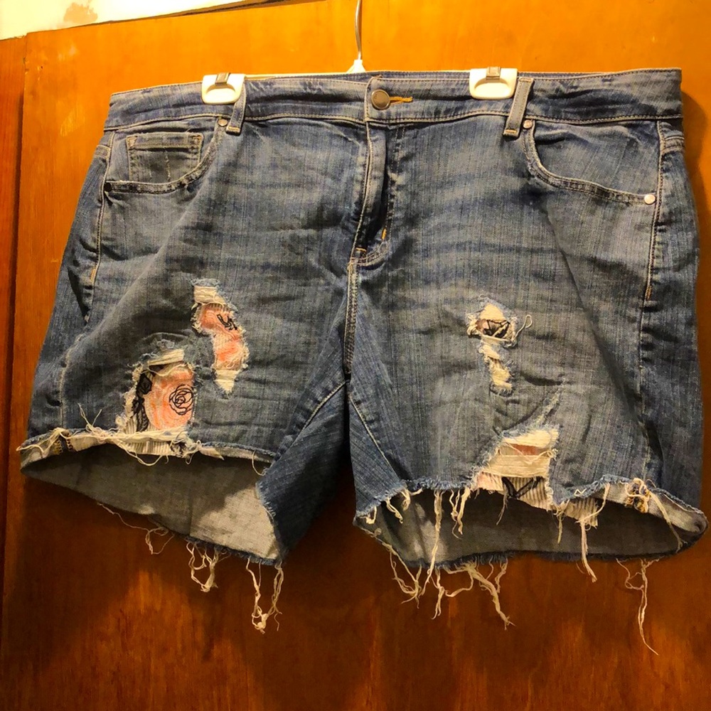 Plus sized distressed short shorts
